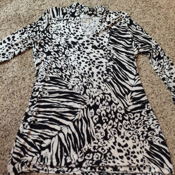 50%OFF BUNDLES 🎉Black and white tunic - Picture 1 of 6